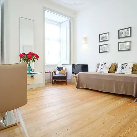 Superb In Historical Centre Apartment *